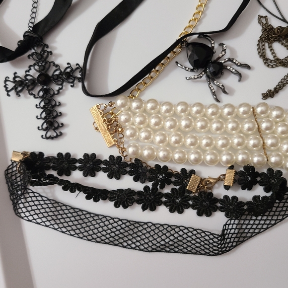 13 Pc Halloween Gothic Jewelry Lot Chokers Necklace Bracelet Skulls Cross Pearl - Picture 3 of 16